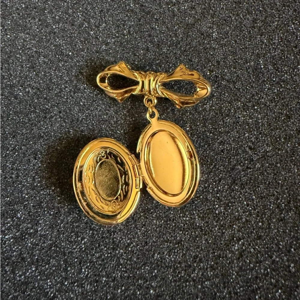 Vintage Monet Gold Tone Locket Brooch/Pin - Picture 2 of 6